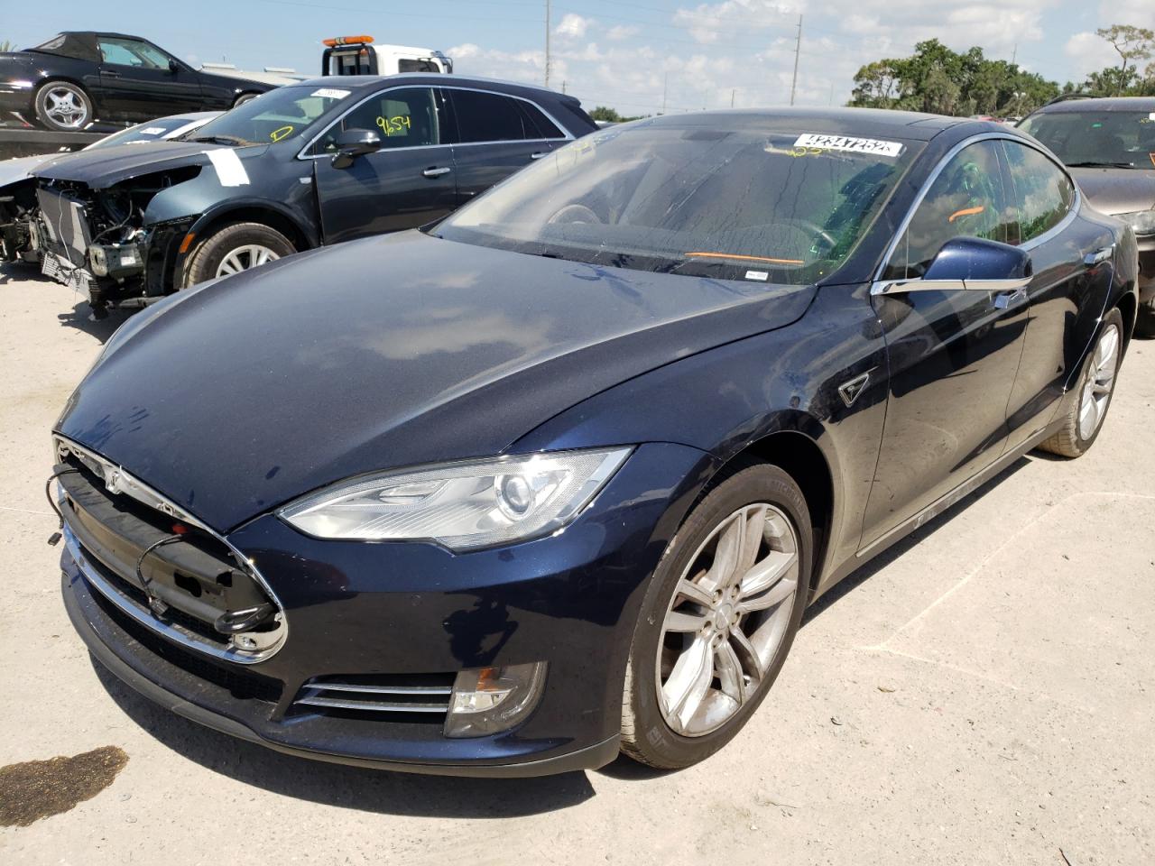 Photo 2 from auction – 2013 TESLA MODEL S with VIN 5YJSA1DP0DFP28153