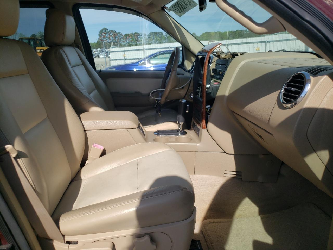 Photo 5 from auction – 2007 FORD EXPLORER E with VIN 1FMEU64E67UB17101