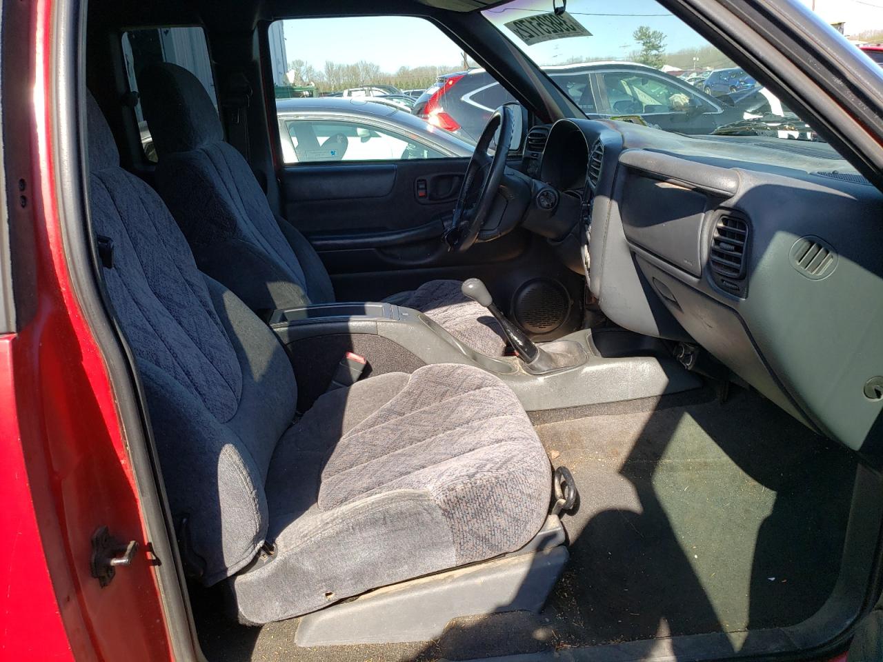 Photo 5 from auction – 1998 GMC SONOMA with VIN 1GTCT19W6W8518853