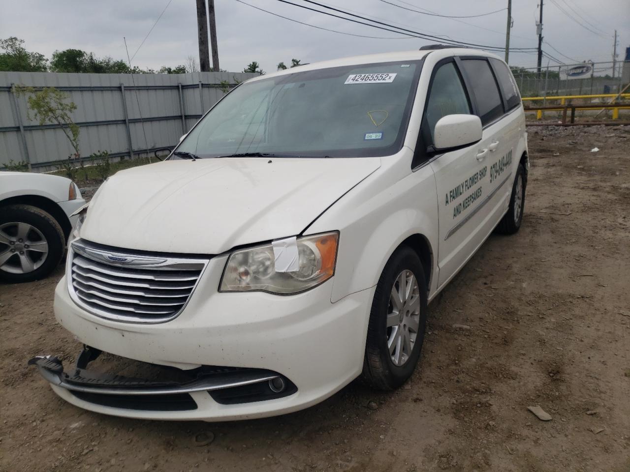 Photo 2 from auction – 2013 CHRYSLER TOWN & COU with VIN 2C4RC1BG6DR786428