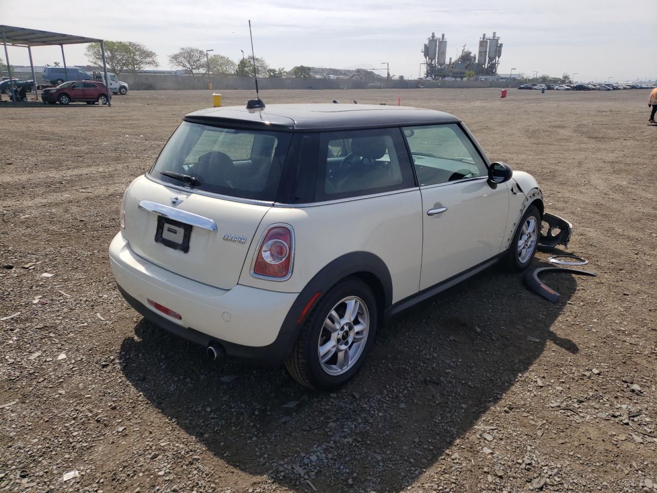 Photo 4 from auction – 2011 MINI COOPER with VIN WMWSU3C57BT093121
