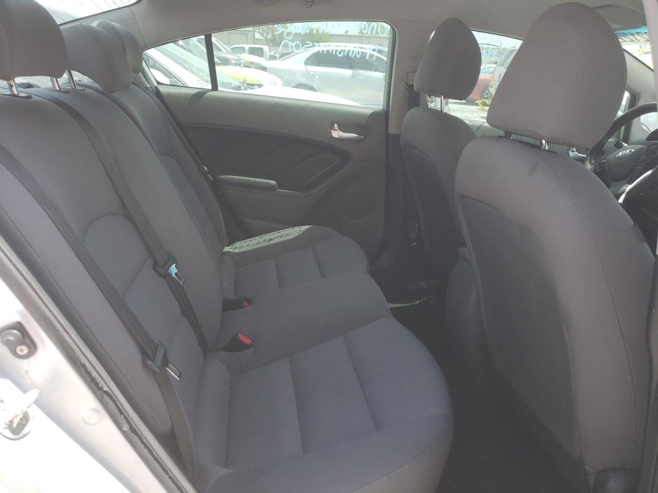 Zdjęcie 6 z aukcji – 2017 KIA FORTE LX z VIN 3KPFK4A78HE068461
