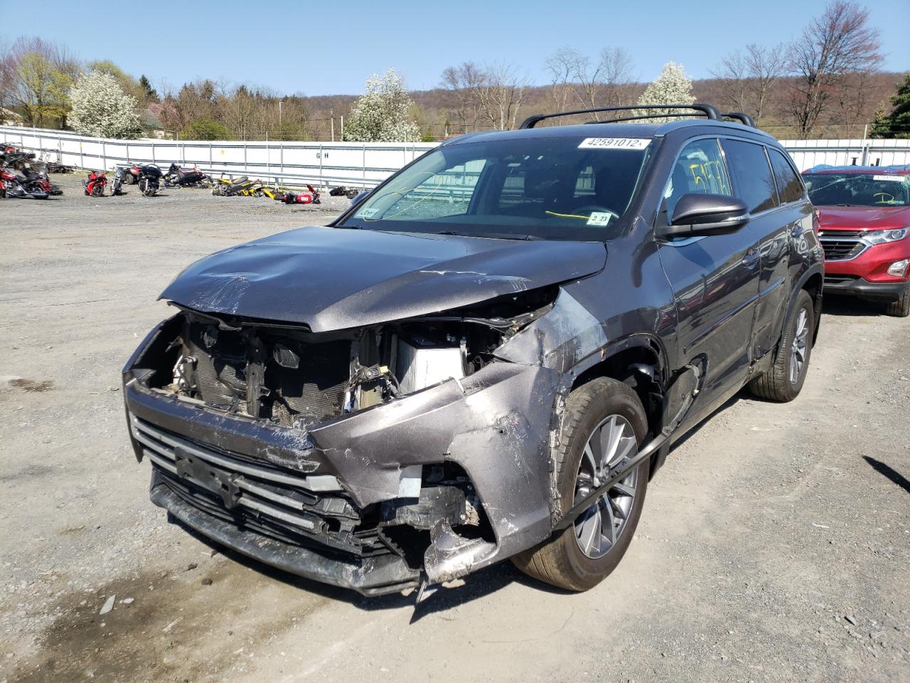Photo 2 from auction – 2018 TOYOTA HIGHLANDER with VIN 5TDJZRFH5JS498660