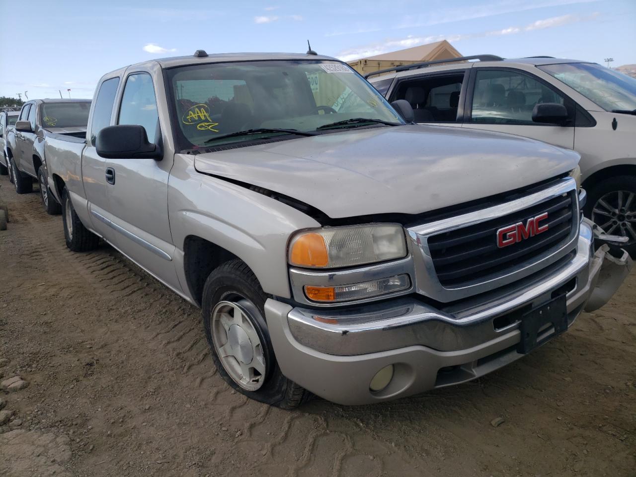 صورة رقم 1 من المزاد - 2004 GMC NEW SIERRA مع VIN 2GTEC19T741297990