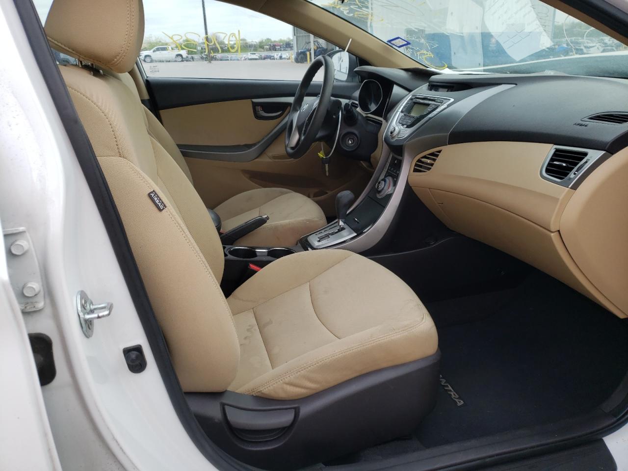 Photo 5 from auction – 2012 HYUNDAI ELANTRA GL with VIN 5NPDH4AE4CH149238