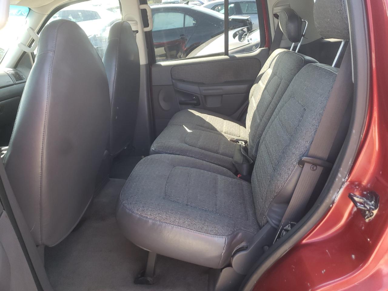 Photo 6 from auction – 2002 FORD EXPLORER X with VIN 1FMZU72E02UA42611