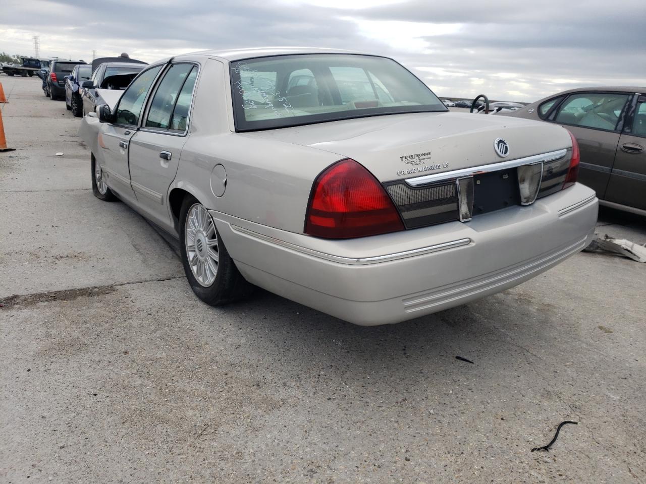 Photo 3 from auction – 2010 MERCURY GRAND MARQ with VIN 2MEBM7FV7AX634836