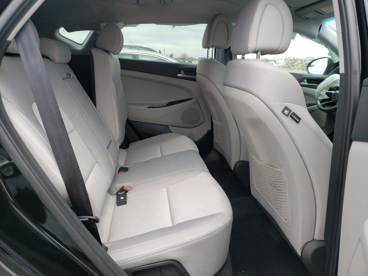 Photo 6 from auction – 2017 HYUNDAI TUCSON LIM with VIN KM8J3CA45HU333017