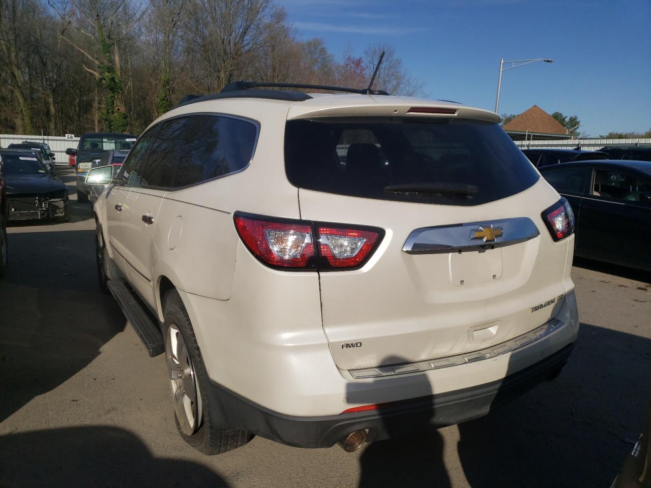 Photo 3 from auction – 2014 CHEVROLET TRAVERSE L with VIN 1GNKVJKD6EJ330055