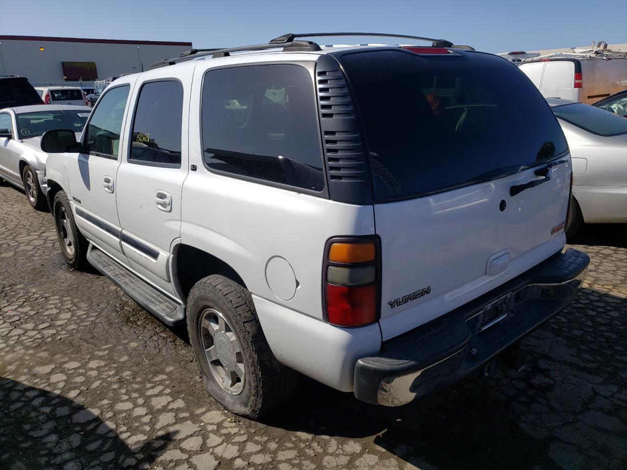 Photo 3 from auction – 2005 GMC YUKON with VIN 1GKEK13T75J155274
