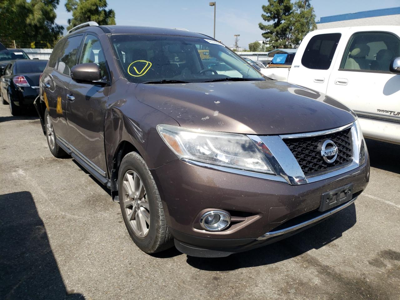 NISSAN PATHFINDER 2015 with VIN 5N1AR2MN7FC686116 - Photo from auction