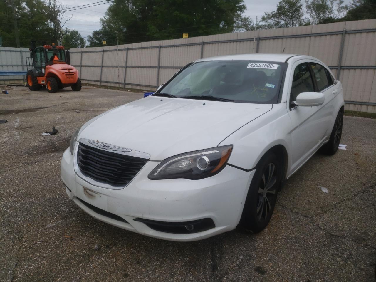 Photo 2 from auction – 2013 CHRYSLER 200 TOURIN with VIN 1C3CCBBG5DN766183