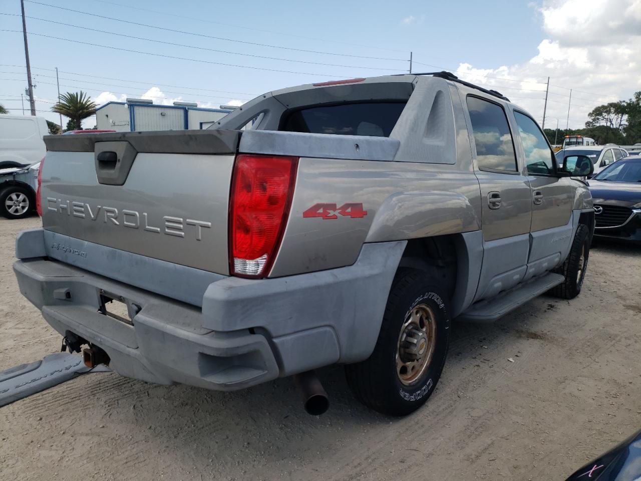 Photo 4 from auction – 2002 CHEVROLET AVALANCHE with VIN 3GNGK23G32G144337