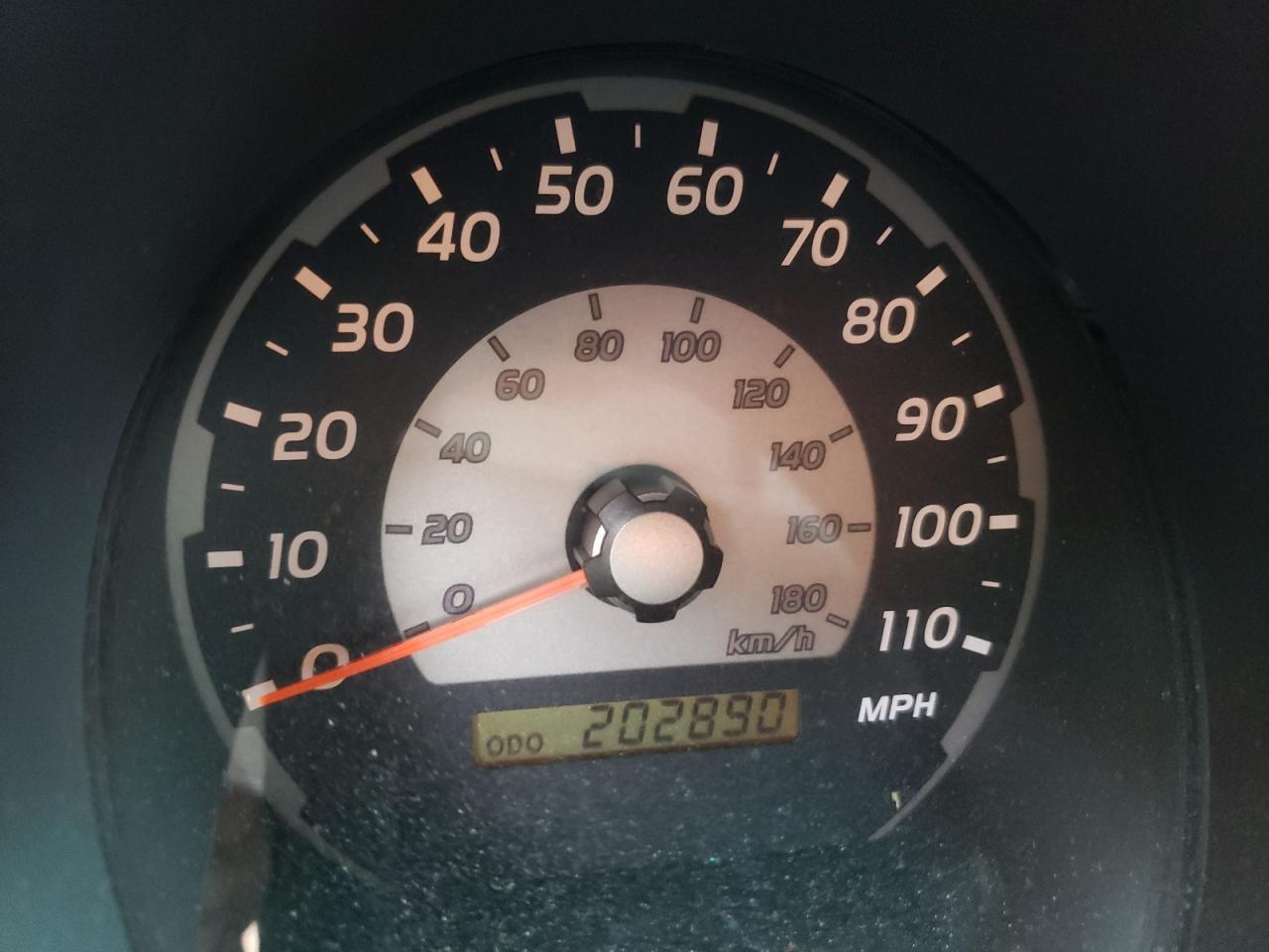 Photo 8 from auction – 2004 TOYOTA 4RUNNER SR with VIN JTEBU14R040041449