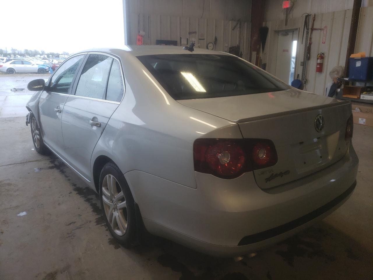 Photo 3 from auction – 2010 VOLKSWAGEN JETTA TDI with VIN 3VWAL7AJ1AM145152