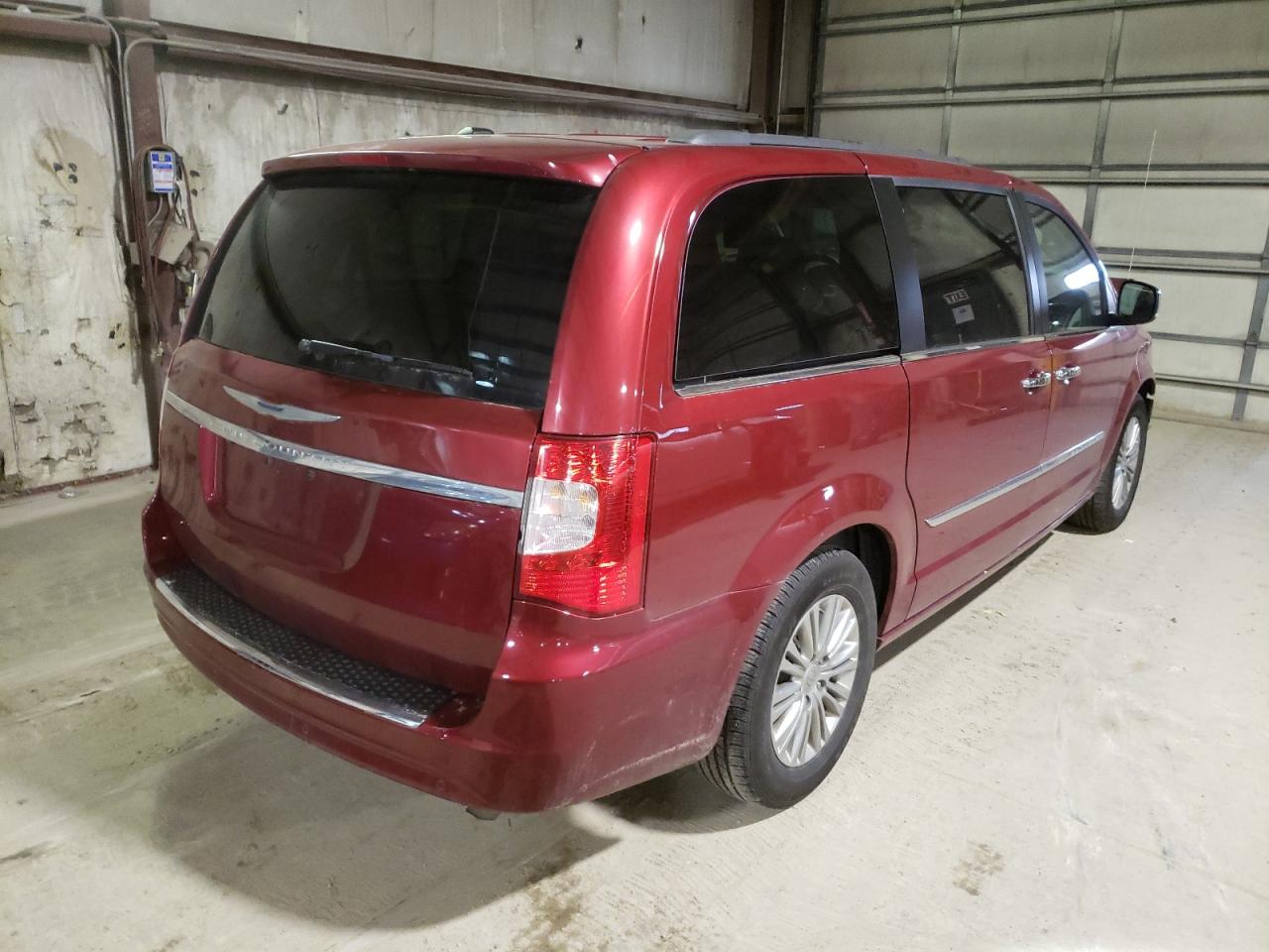 Photo 4 from auction – 2015 CHRYSLER TOWN & COU with VIN 2C4RC1CG2FR601969