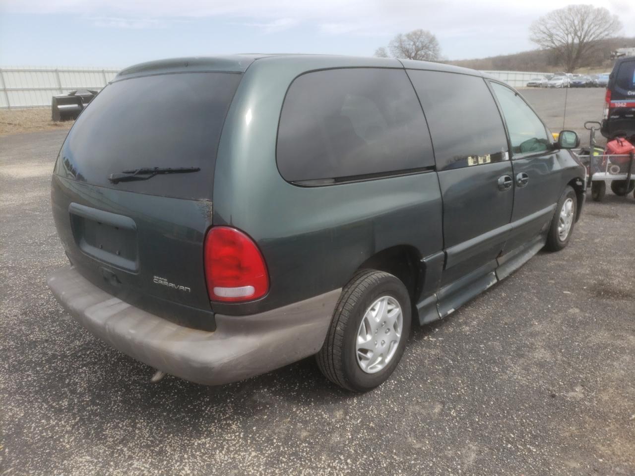 Photo 4 from auction – 2000 DODGE GRAND CARA with VIN 1B4GP44G5YB759796
