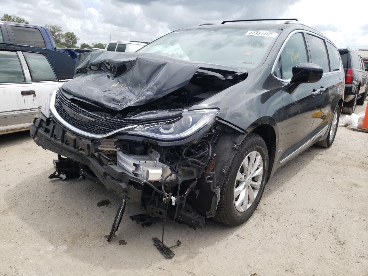 Photo 2 from auction – 2019 CHRYSLER PACIFICA T with VIN 2C4RC1BG7KR673004