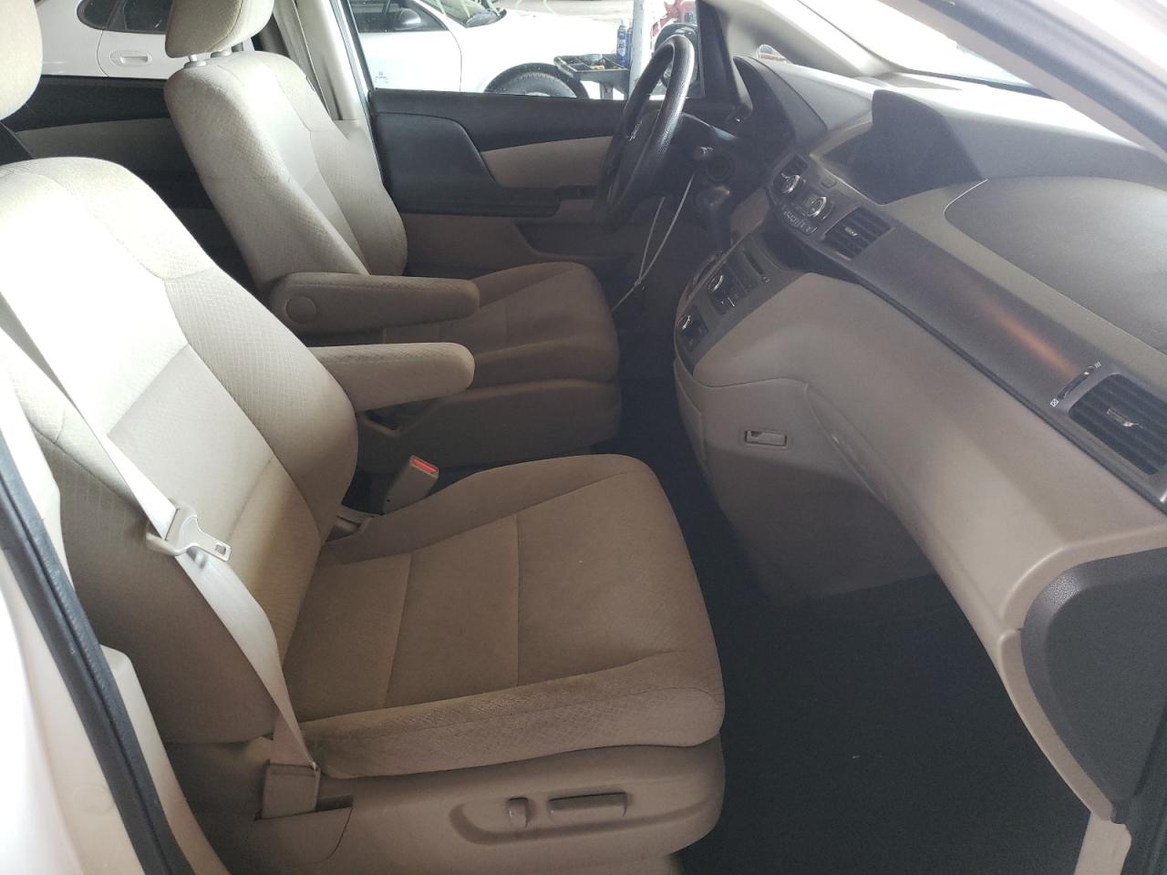 Photo 5 from auction – 2014 HONDA ODYSSEY LX with VIN 5FNRL5H21EB128015