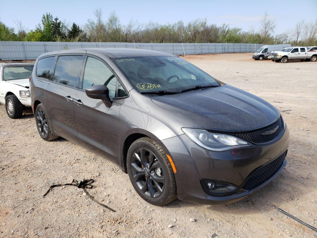 CHRYSLER PACIFICA T 2018 with VIN 2C4RC1FG9JR357919 - Photo from auction
