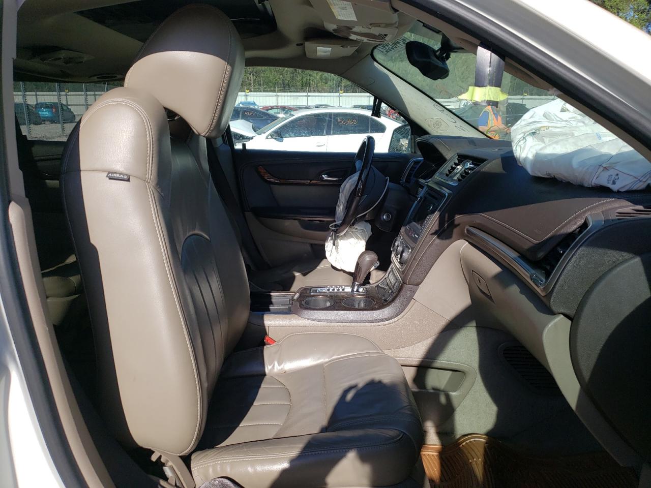 Photo 5 from auction – 2015 GMC ACADIA DEN with VIN 1GKKRTKD0FJ160855