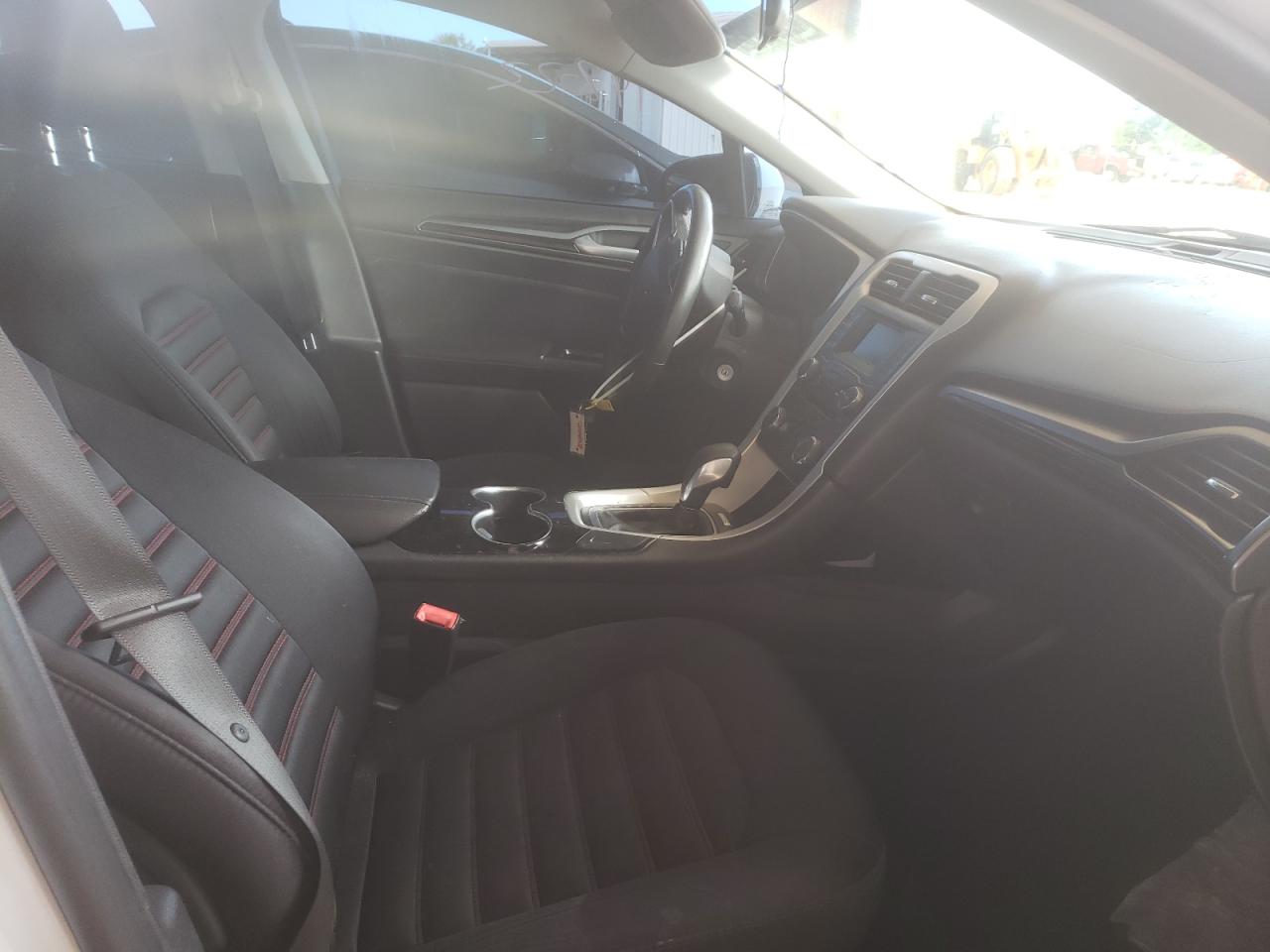 Photo 5 from auction – 2016 FORD FUSION SE with VIN 3FA6P0HD2GR346449