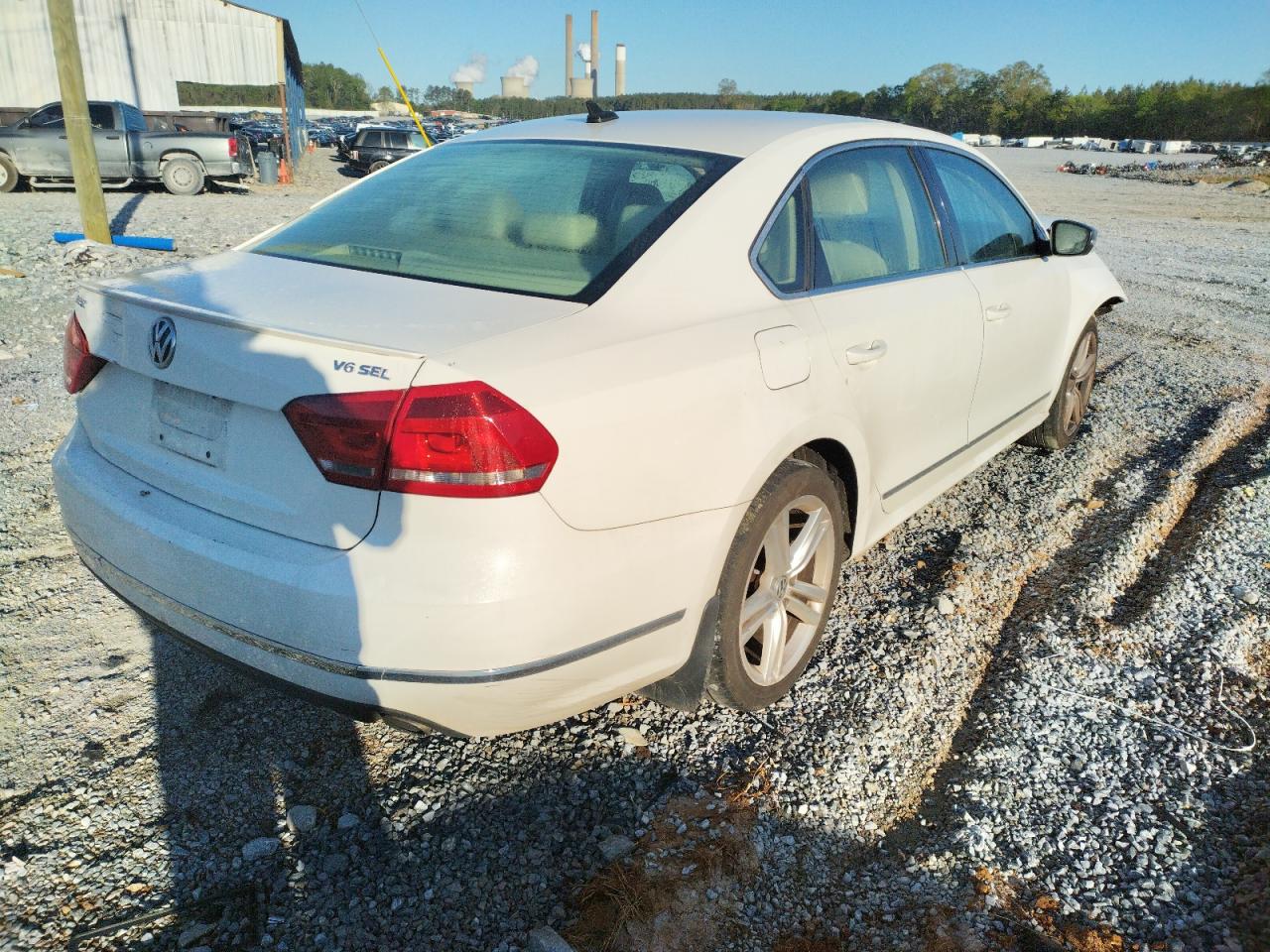 Photo 4 from auction – 2014 VOLKSWAGEN PASSAT SEL with VIN 1VWCM7A32EC088510