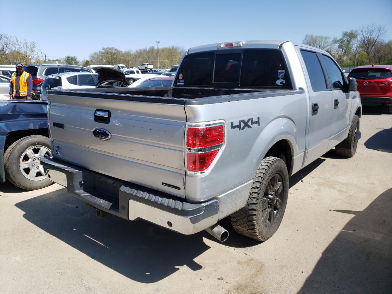 Photo 4 from auction – 2011 FORD F150 SUPER with VIN 1FTFW1EF2BFA30192
