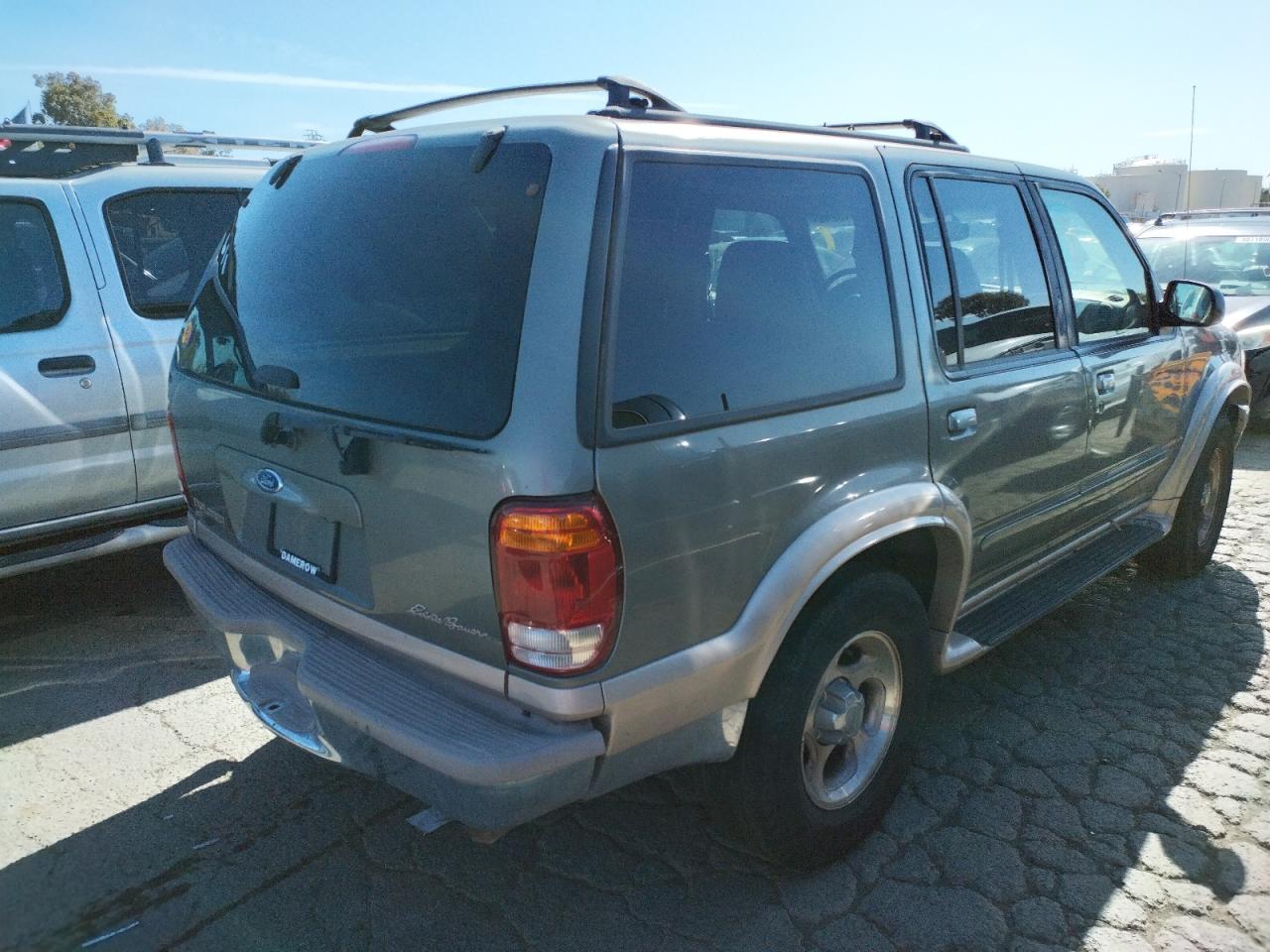 Photo 4 from auction – 1999 FORD EXPLORER with VIN 1FMZU35P2XZA62035