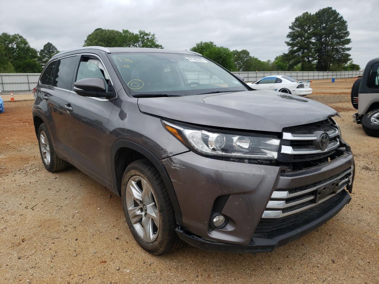 TOYOTA HIGHLANDER 2018 with VIN 5TDYZRFH4JS279767 - Photo from auction