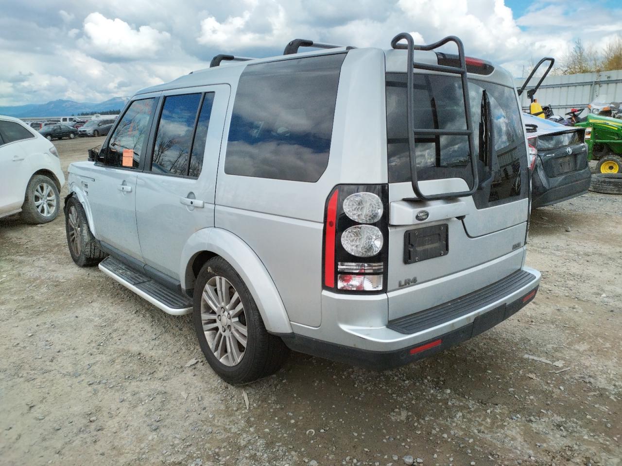 Photo 3 from auction – 2014 LAND ROVER LR4 HSE LU with VIN SALAK2V66EA701742