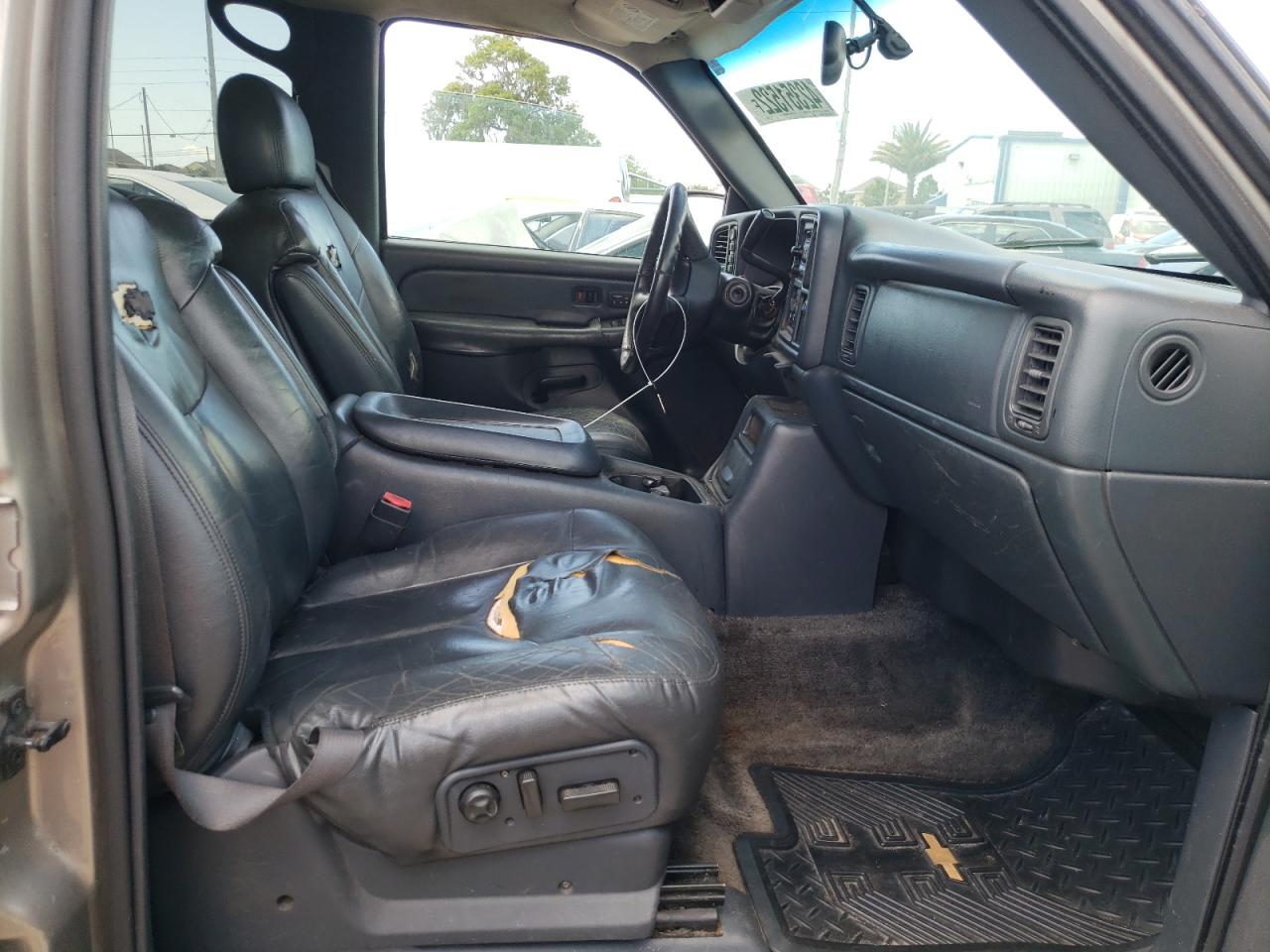 Photo 5 from auction – 2002 CHEVROLET AVALANCHE with VIN 3GNGK23G32G144337