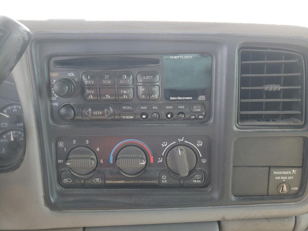 Photo 9 from auction – 2000 CHEVROLET SILVERADO with VIN 2GCEK19T0Y1309289
