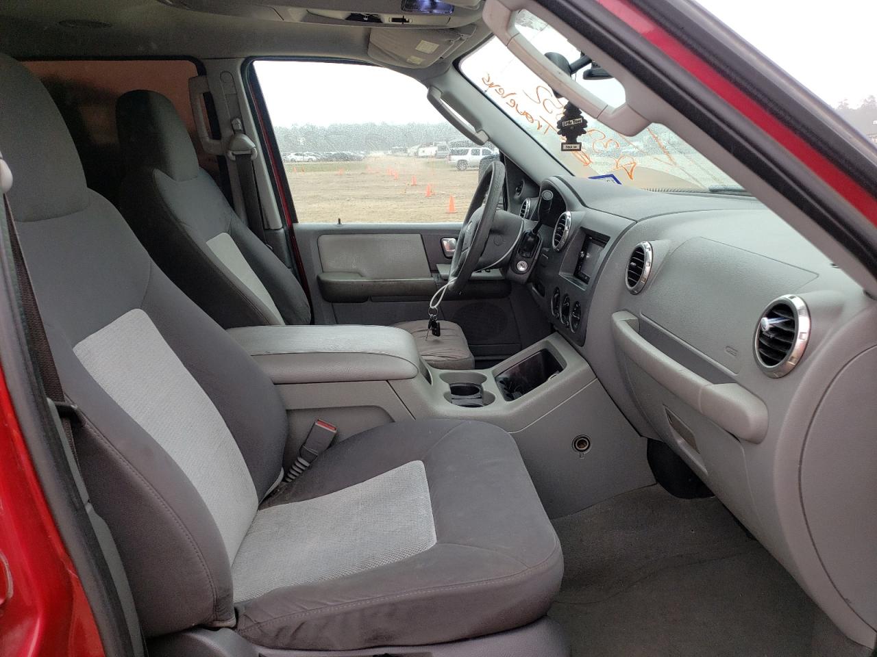 Photo 5 from auction – 2004 FORD EXPEDITION with VIN 1FMRU15W34LA70672