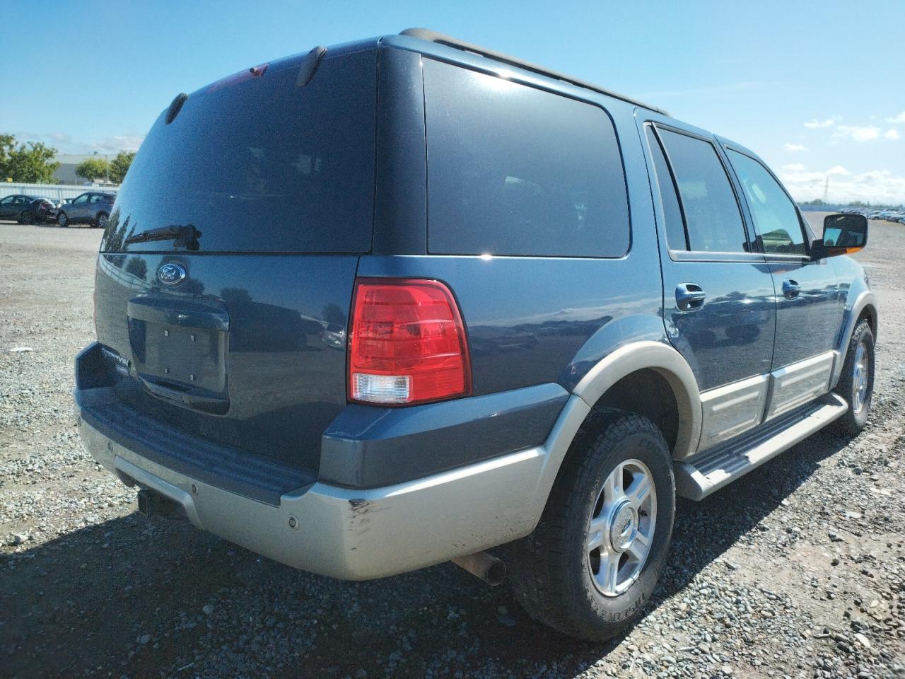 Photo 4 from auction – 2005 FORD EXPEDITION with VIN 1FMFU18535LA91481