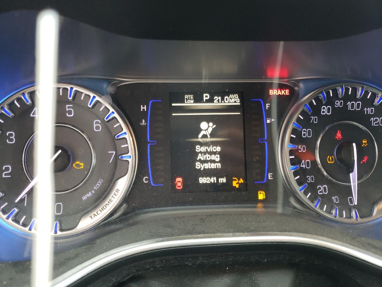 Photo 8 from auction – 2015 CHRYSLER 200 LIMITE with VIN 1C3CCCAB8FN650667