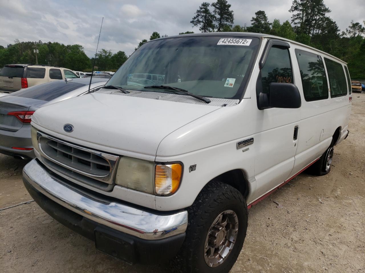 Photo 2 from auction – 2002 FORD ECONOLINE with VIN 1FBSS31L82HA64941