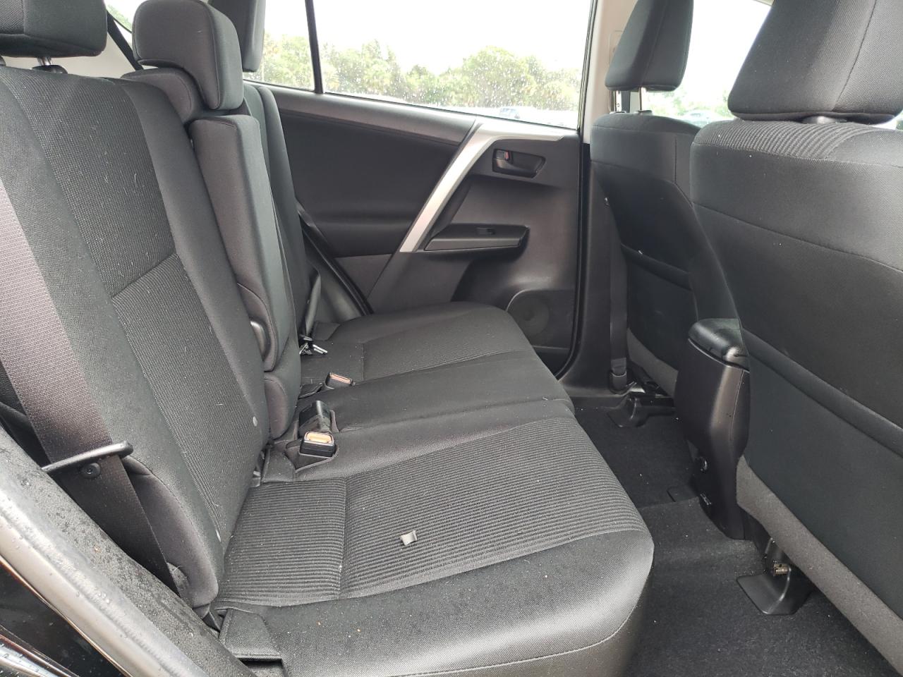 Photo 6 from auction – 2018 TOYOTA RAV4 LE with VIN 2T3ZFREV8JW467632