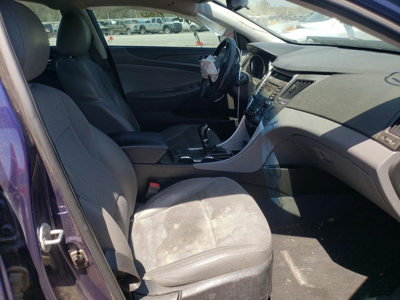 Photo 5 from auction – 2013 HYUNDAI SONATA SE with VIN 5NPEC4AC0DH684988