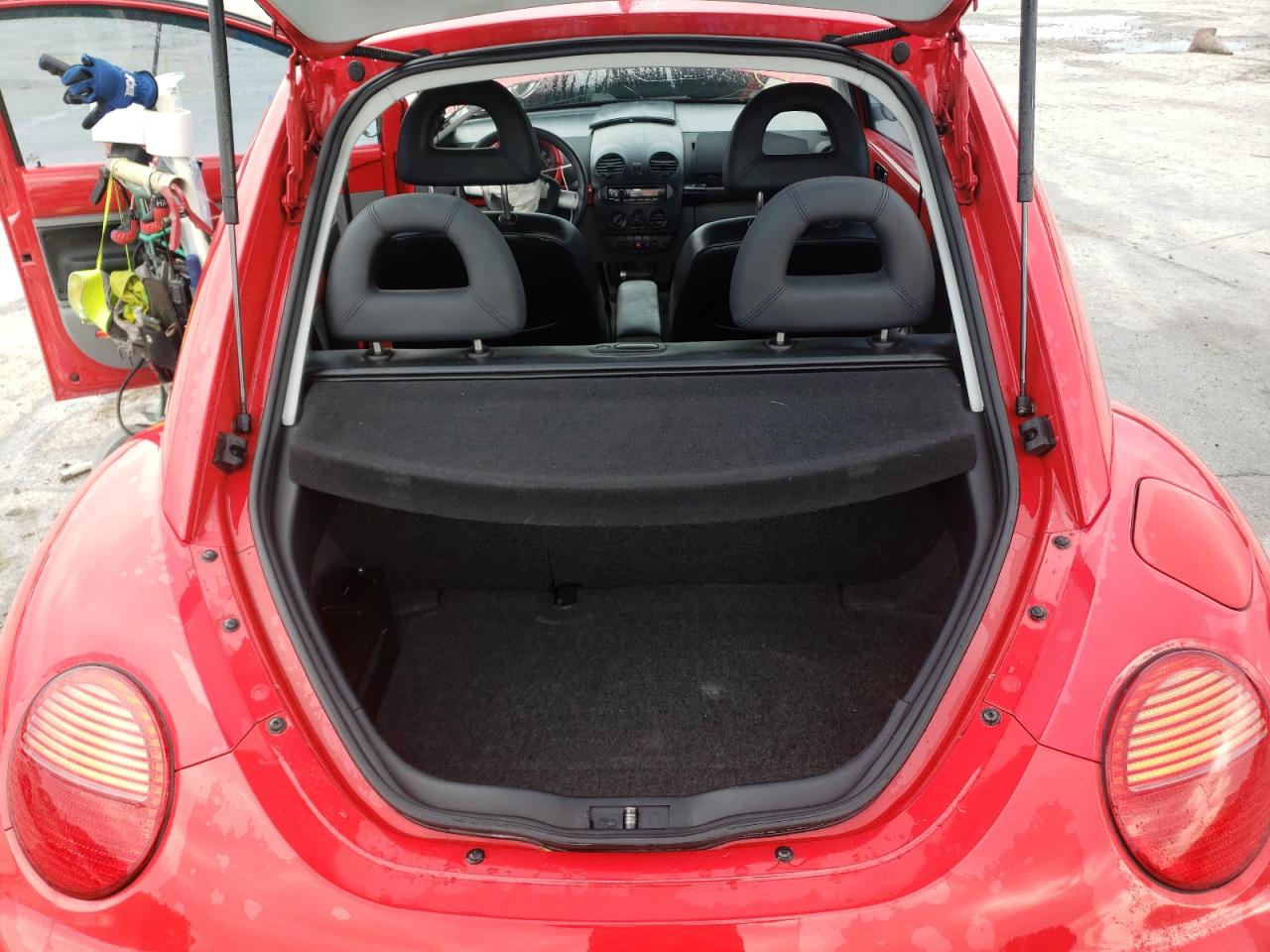 Photo 9 from auction – 2000 VOLKSWAGEN NEW BEETLE with VIN 3VWDD21CXYM497378