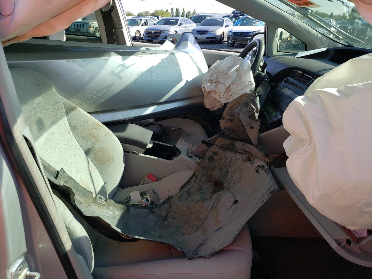 Photo 5 from auction – 2011 TOYOTA PRIUS with VIN JTDKN3DU3B0302829