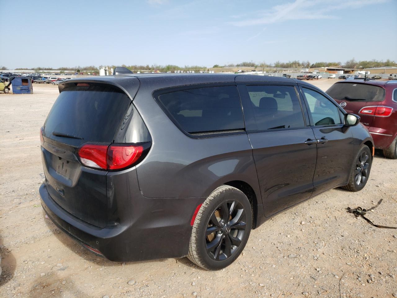 Photo 4 from auction – 2018 CHRYSLER PACIFICA T with VIN 2C4RC1FG9JR357919