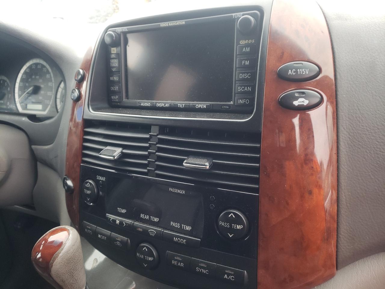 Photo 9 from auction – 2005 TOYOTA SIENNA XLE with VIN 5TDBA22C15S034509