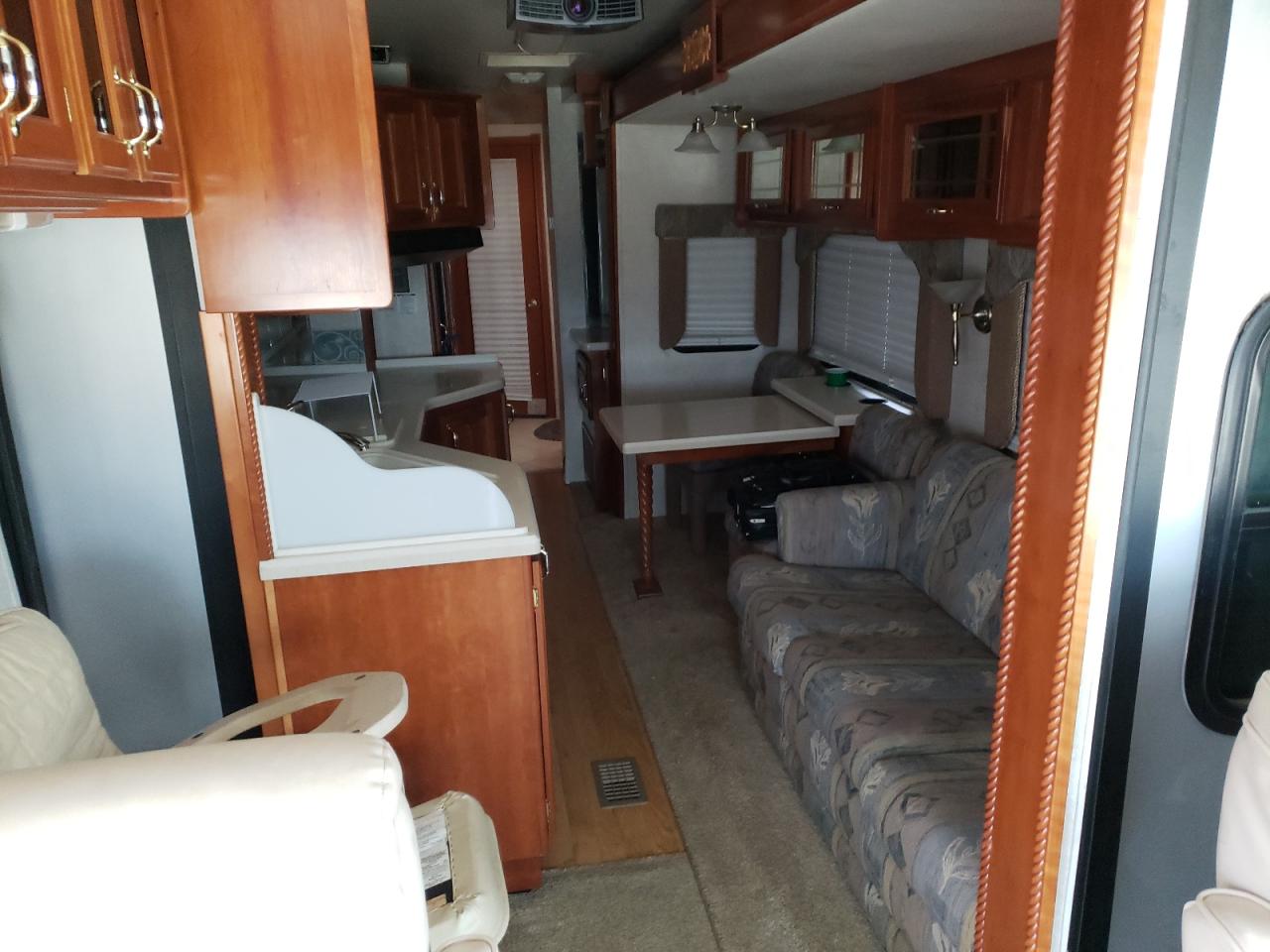 Photo 5 from auction – 2004 GULF STREAM RV with VIN 4UZAAHCY64CM79333