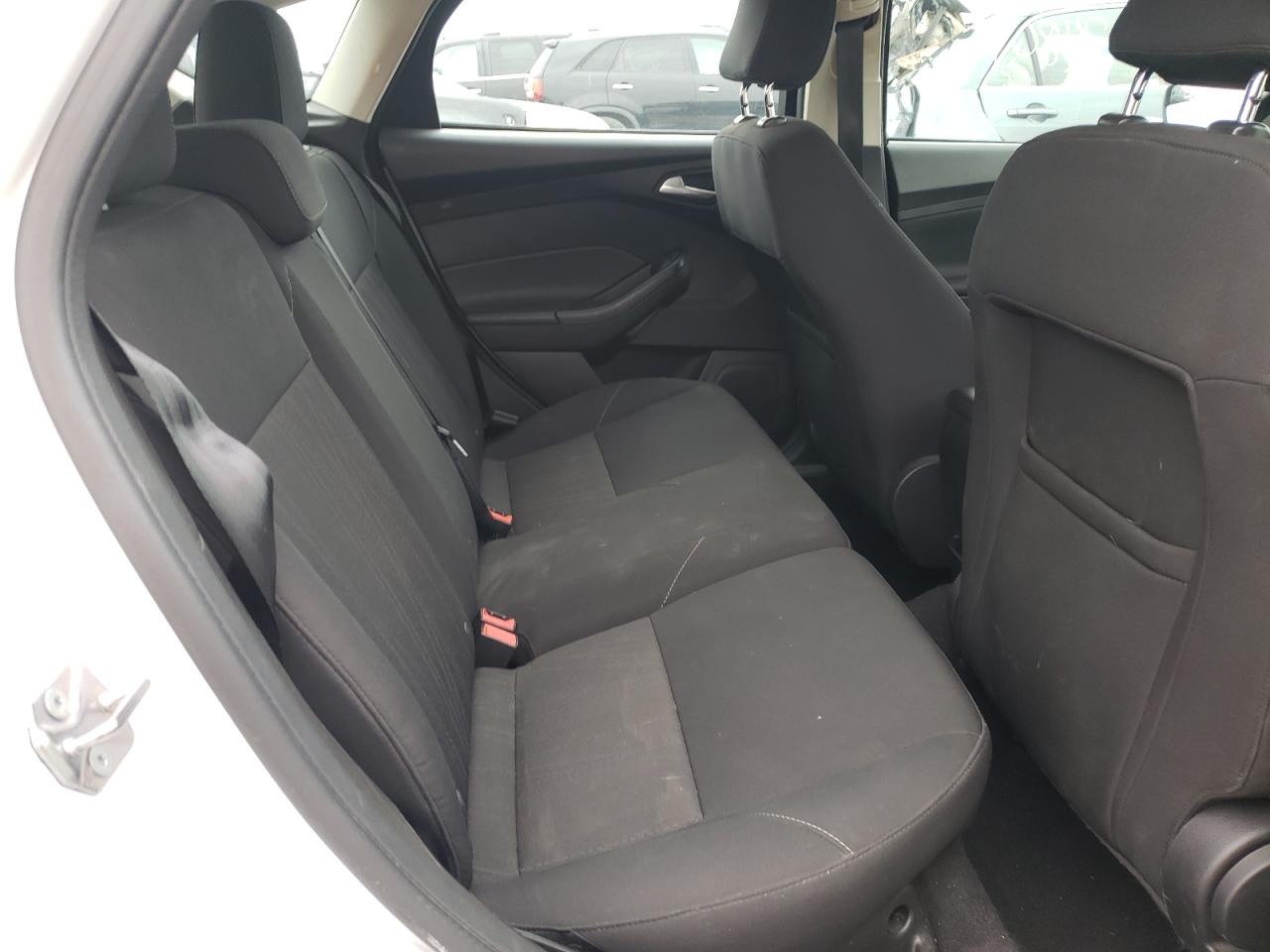 Photo 6 from auction – 2016 FORD FOCUS SE with VIN 1FADP3K22GL337832