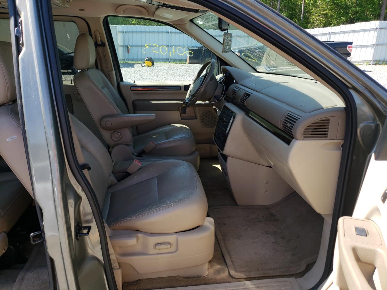 Photo 5 from auction – 2006 FORD FREESTAR S with VIN 2FMDA52266BA30195