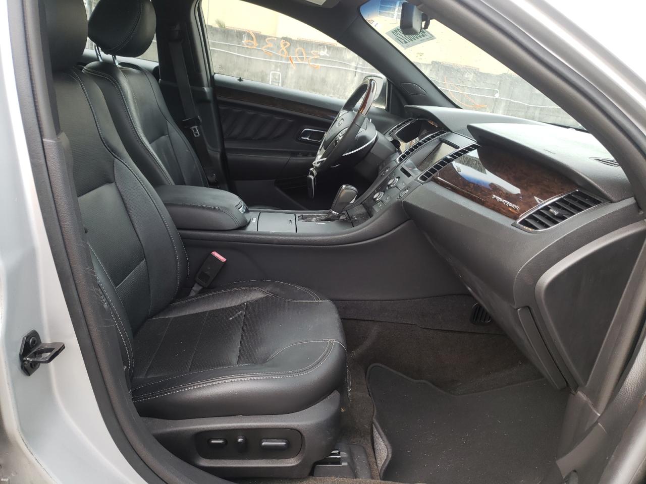 Photo 5 from auction – 2015 FORD TAURUS LIM with VIN 1FAHP2F87FG110427