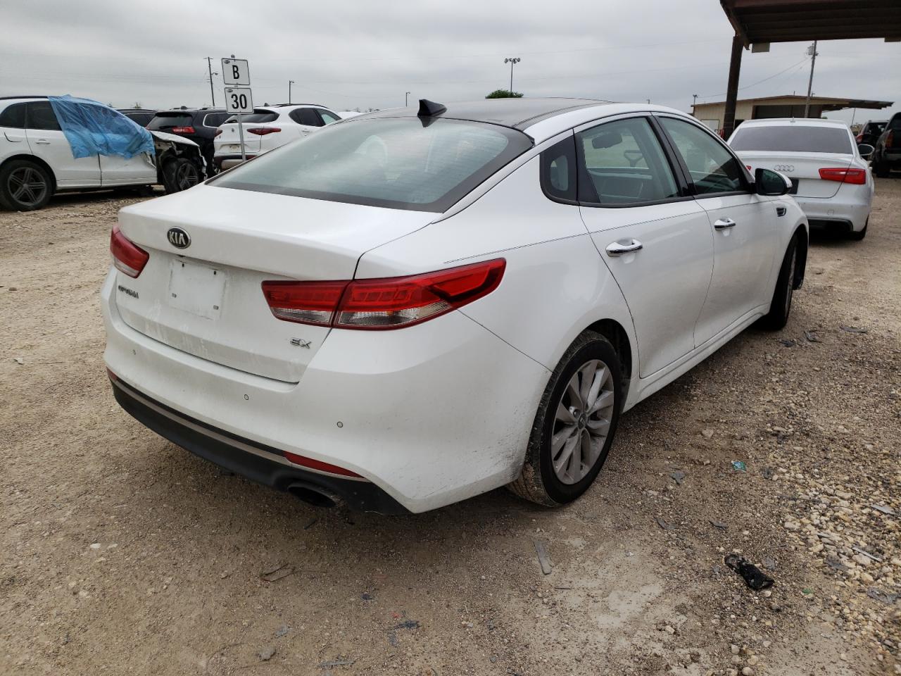 صورة رقم 4 من المزاد - 2016 KIA OPTIMA EX مع VIN 5XXGU4L31GG103307