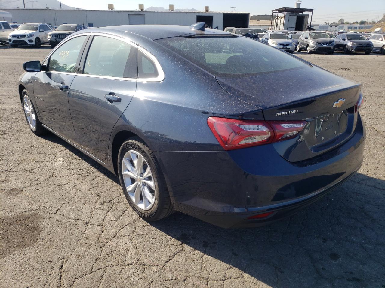 Photo 3 from auction – 2020 CHEVROLET MALIBU LT with VIN 1G1ZD5ST9LF093370