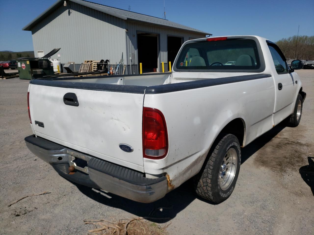 Photo 4 from auction – 2000 FORD F150 with VIN 1FTZF1729YNA24749
